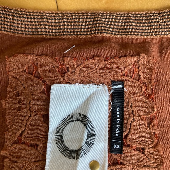 Akemi +Kin embroidered top with angular hemline. - Picture 2 of 6